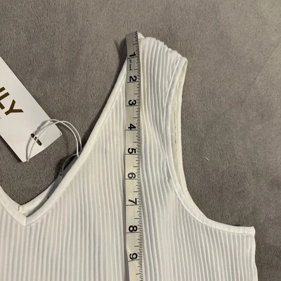 ONLY plisse-pleated sheer white sleeveless v-neck flowy blouse size 38 Onlirena - Picture 4 of 8